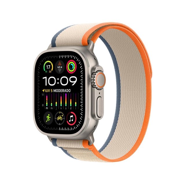 Smartwatch Apple Ultra 2 (GPS + Cellular) caja de titanio 49MM con correa Loop Trail beige talla S, vista 3/4 frontal con pantalla brillante que muestra indicadores de actividad, GPS preciso y altímetro activo, botón lateral y corona digital con borde naranja, correa textil beige con detalles en azul y naranja, adecuado para actividades deportivas y al aire libre.