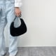 thumbnail image 1 of Retro Mujeres Felpa Hobos Underarm Bag Otoño Acrílico Cadena Bolsos (Negro), 1 of 5