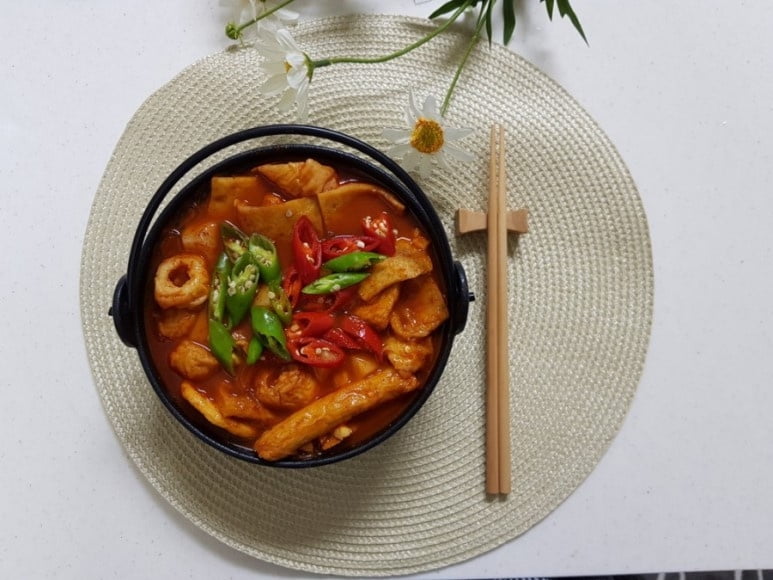 Kunin Tteokbokki Crunchy Mochi Sweet & Spicy Flavor Crackers, 2 Bags