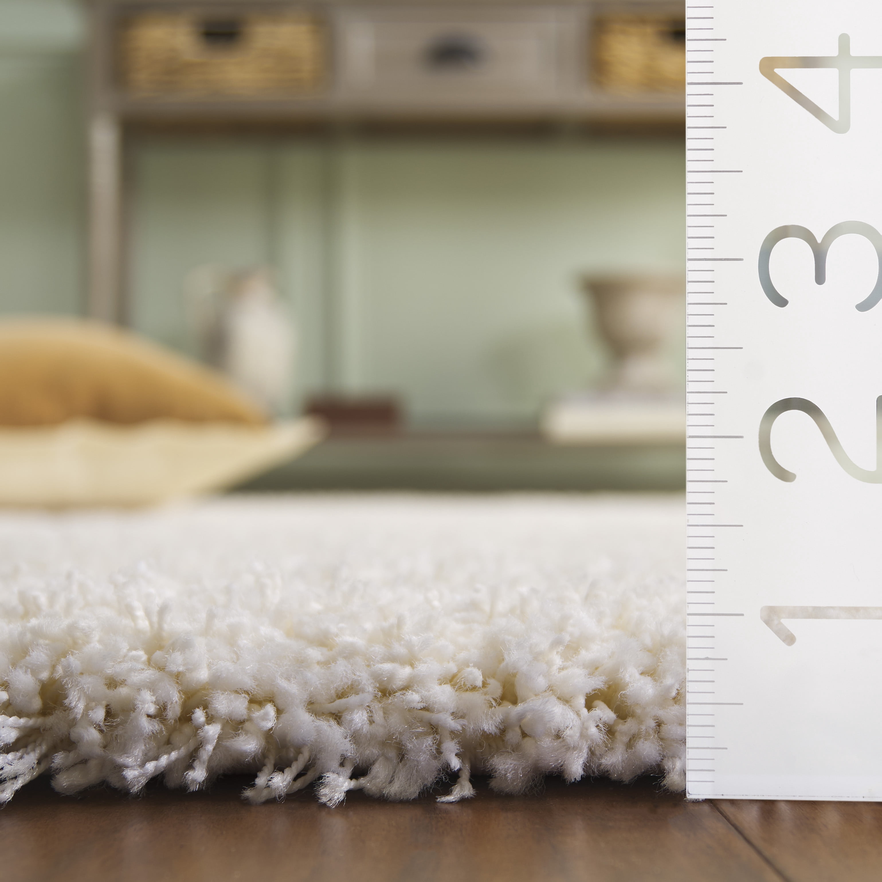 SAFAVIEH California Plush Solid Shag Area Rug, Ivory, 4' x 4' Square - Modern Design, Ivory, Non-Shedding & Easy Cleaning, Ultra Plush Thick Pile, Ideal for Living Room, Bedroom