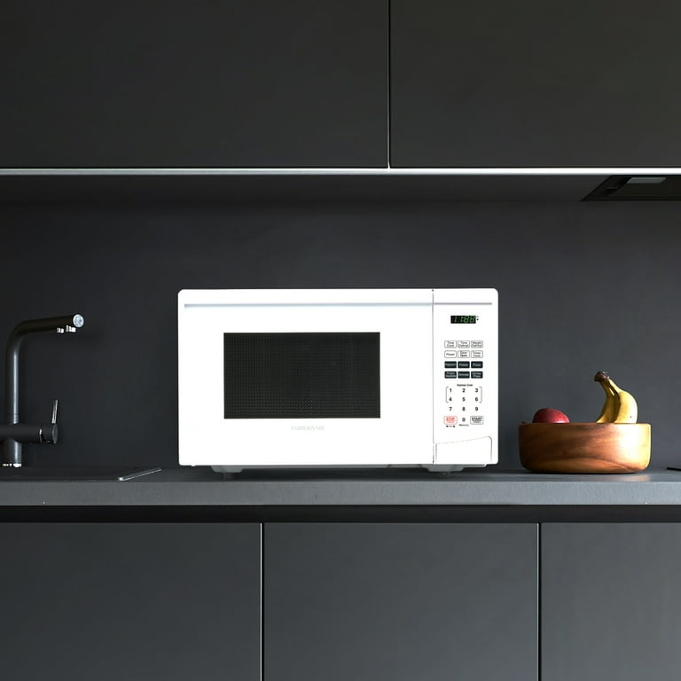 Farberware 0.9 Cu Ft Microwave Oven with LED, Child Lock, White