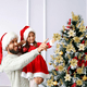 thumbnail image 2 of 30 Piezas De Decoración De Flores Navideñas Artificiales Xtellar Dorado, 2 of 4