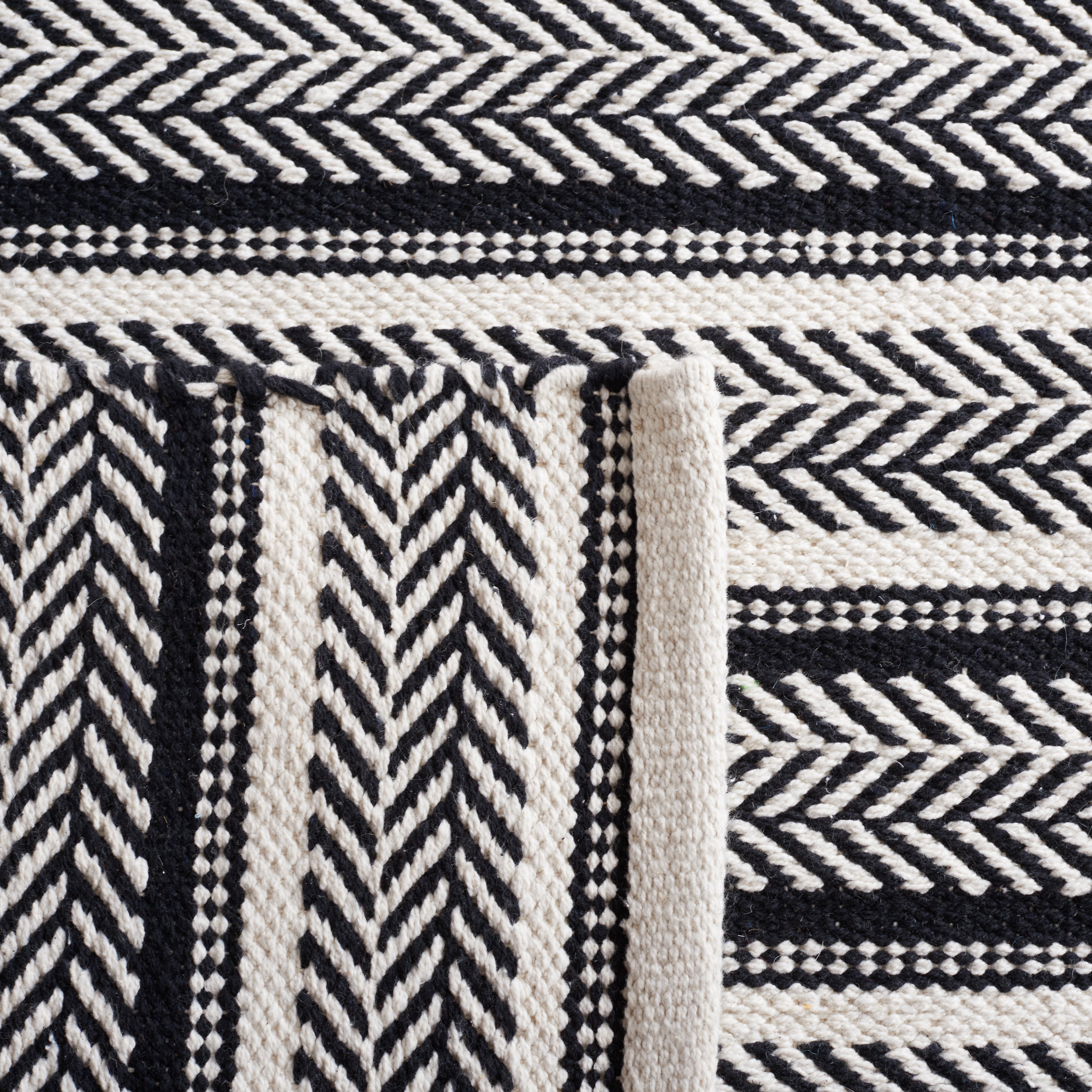 SAFAVIEH Montauk Marta Striped Cotton Area Rug, Black/Ivory, 8' x 10'