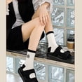 thumbnail image 3 of Calcetines redondos suaves con puntera con bordado floral, 3 of 5