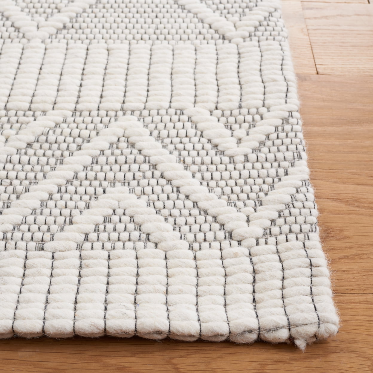 SAFAVIEH Marbella Chase Geometric Area Rug, Ivory/Beige, 3' x 5'