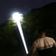 thumbnail image 5 of Linterna LED recargable de alta luminosidad con zoom telescópico, 5 modos de impermeabilidad y batería de larga duración para acampar al aire libre y emergencias. Aestivo | Negro | AESTIVO, 5 of 7