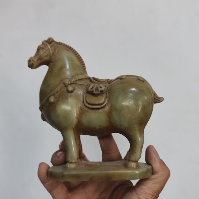 Antique resin crafts, imitation Qingtang horse, Shoushan stone seal, lion dance pen holder, decorative ornaments, business gifts
