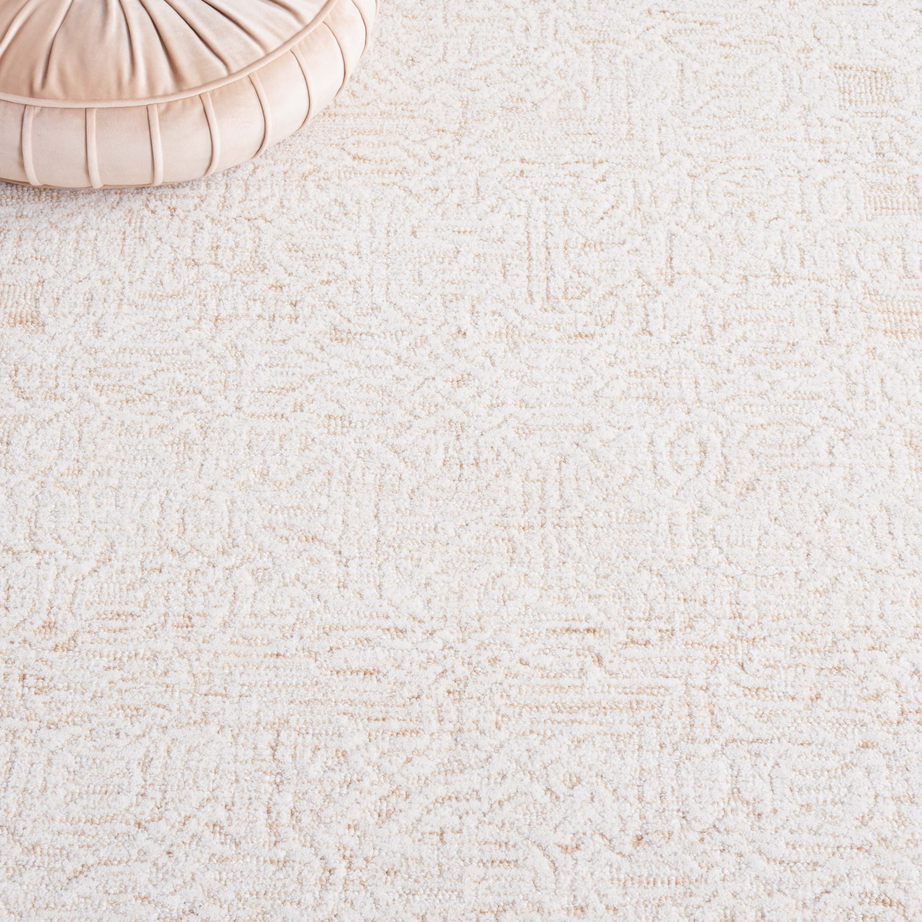 SAFAVIEH Ebony Abner Classic Area Rug, Gold/Ivory, 6' x 6' Square