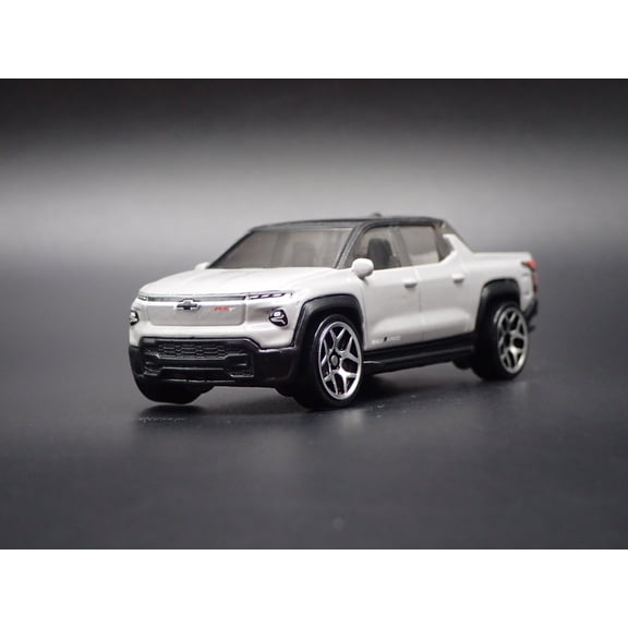 (Open Box) 2024-2026 CHEVY CHEVROLET SILVERADO EV ELECTRIC TRUCK 1:64 DIECAST MODEL CAR