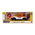 thumbnail image 2 of Jeep Wrangler 2007 de M&M's, escala 1:24, coche de fundición a presión y figura naranja de 7 cm. Juguetes para niños y adultos., 2 of 5