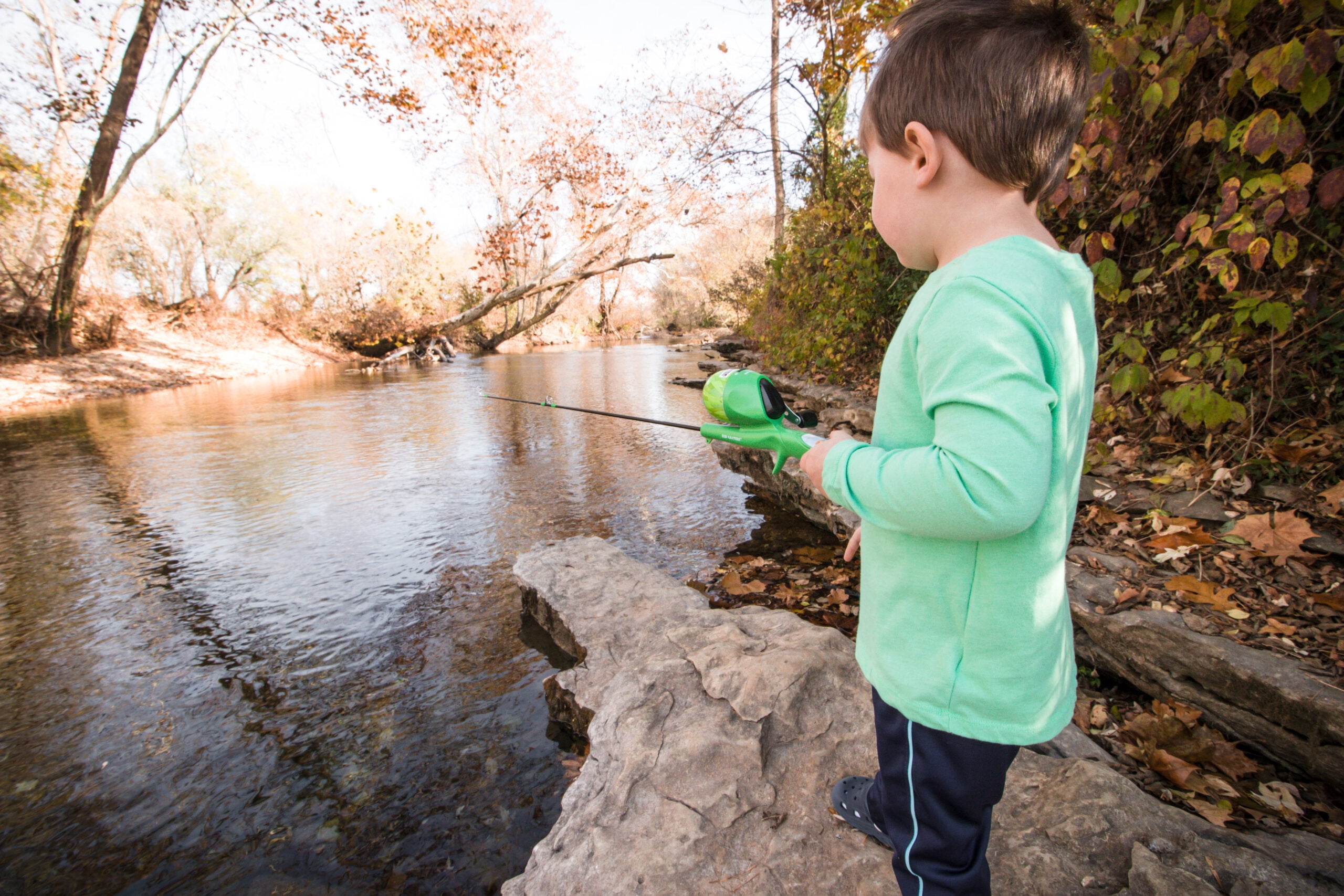 Kid Casters Youth Spincast Fishing Pole Combo with Minecraft Fiberglass Rod