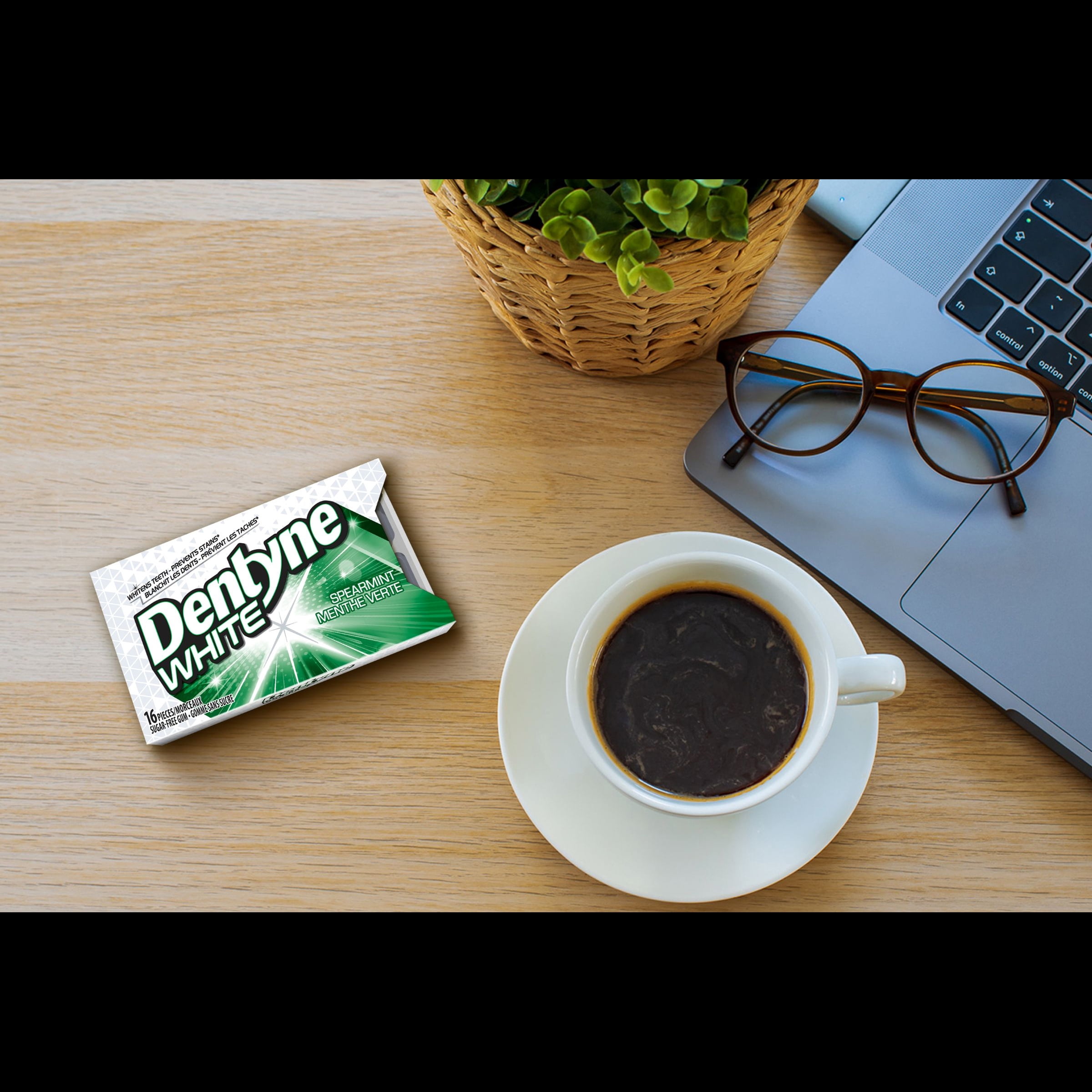 Dentyne White, Spearmint Sugar-free Gum - Pack of 4 (64 Pieces)