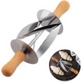 thumbnail image 5 of Raspador de banco de acero inoxidable/cortador de masa de pastelería para pan, pizza, pasta y galletas, 5 of 5