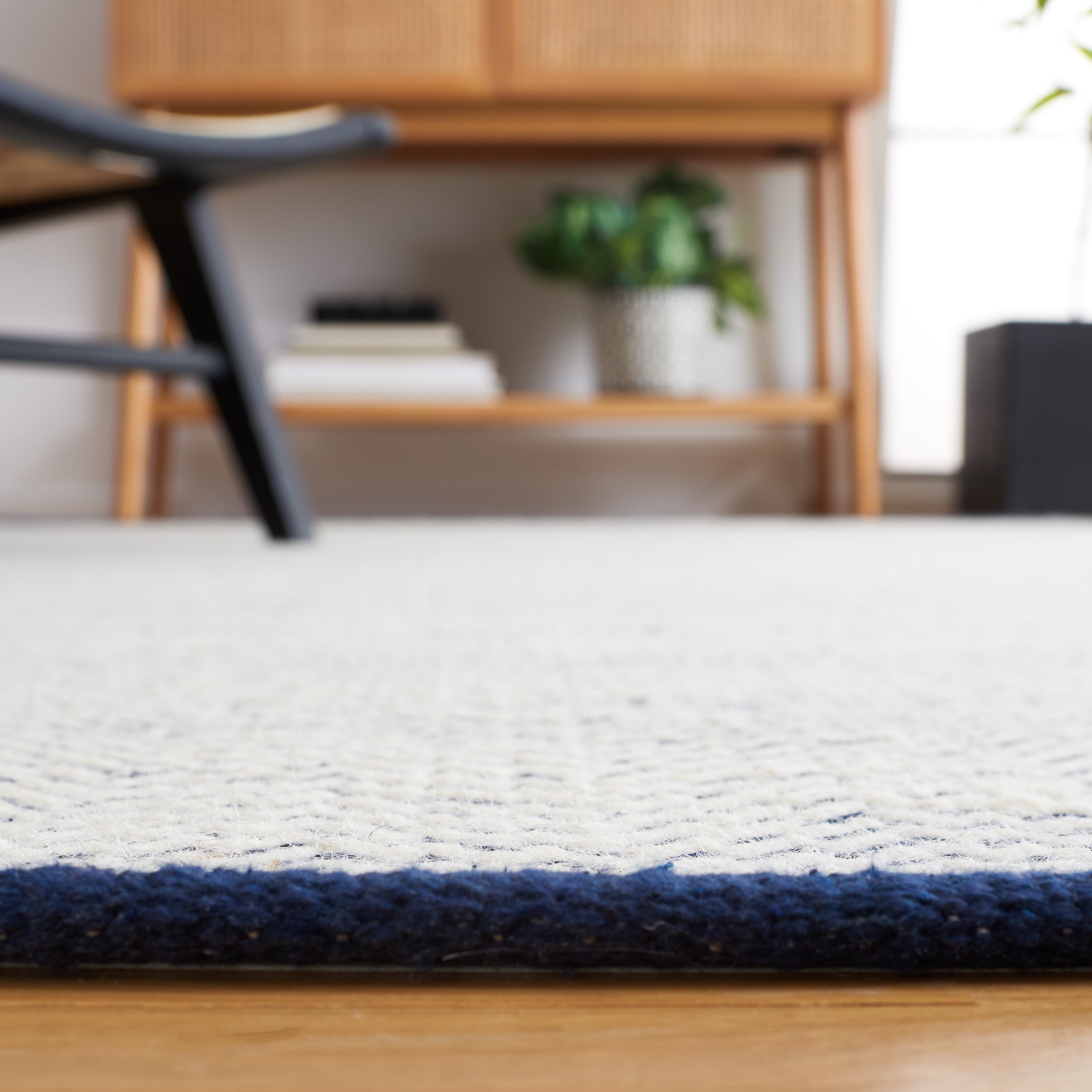 SAFAVIEH Vermont Zavia Chevron Area Rug, Navy/Ivory, 6' x 6' Square