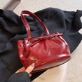 thumbnail image 2 of Bolso hombro JShteea PU Con lazo para axilas Viajes al Aire Libre rojo, 2 of 9