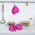 thumbnail image 4 of Juego de manoplas de horno de silicona resistentes al calor, pequeñas manoplas de goma para horno para freidora de aire, mini prensa para hornear y repostería, 1 par (rojo rosa),, 4 of 5