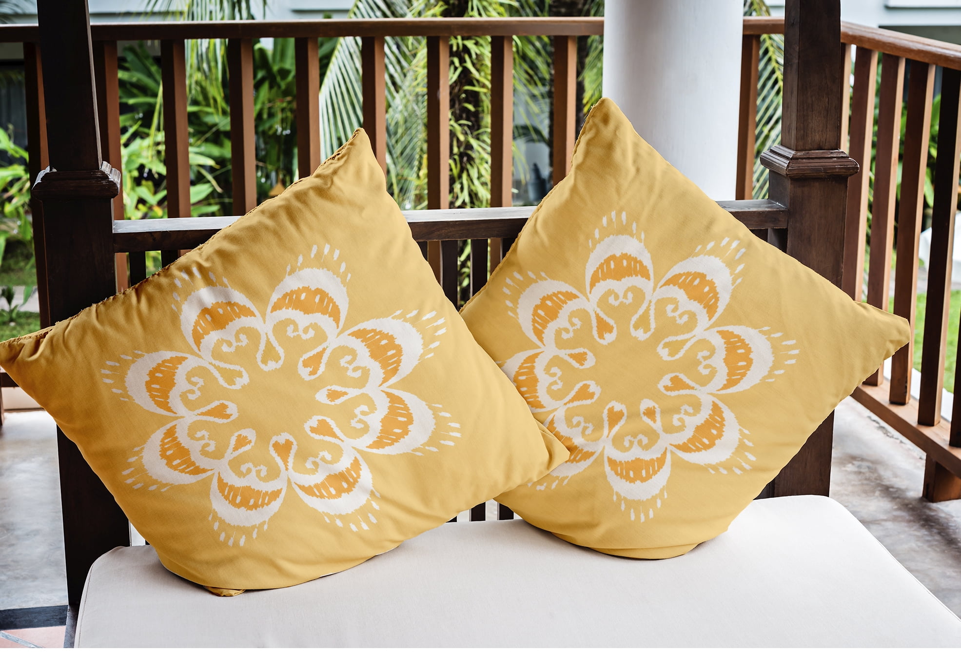 Simply Daisy 18 in x 18 in French Country Yellow Medallion Polyester Throw Pillow