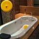 thumbnail image 5 of Tapón universal para bañera de 15 cm | Tapón de desagüe grande para lavabo | Tapa de succión de goma plana | Azul y amarillo | Accesorios de baño para bañeras y lavabos, 5 of 6