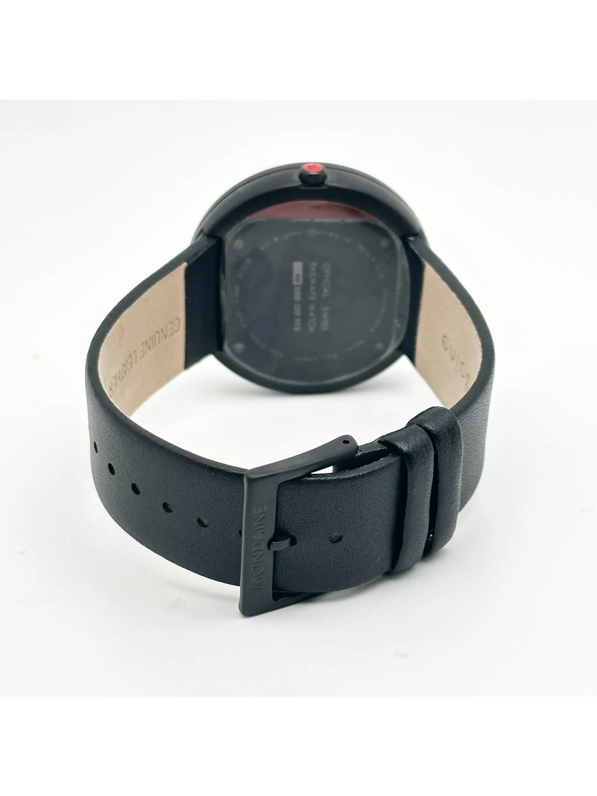 MONDAINE Giant White Dial Men