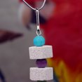 thumbnail image 3 of Paquete de 2 juguetes grandes para masticar pájaros, piedra de calcio con campanas, accesorios para jaula de pájaros, juguetes para jaula para ratas, hámster, chinchilla, conejo, gris africa, 3 of 5