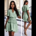 thumbnail image 4 of Vestido Plisado Informal de Corta con Escote en V y Cintura Alta para Mujer, de Color Liso. Verde XL, 4 of 10