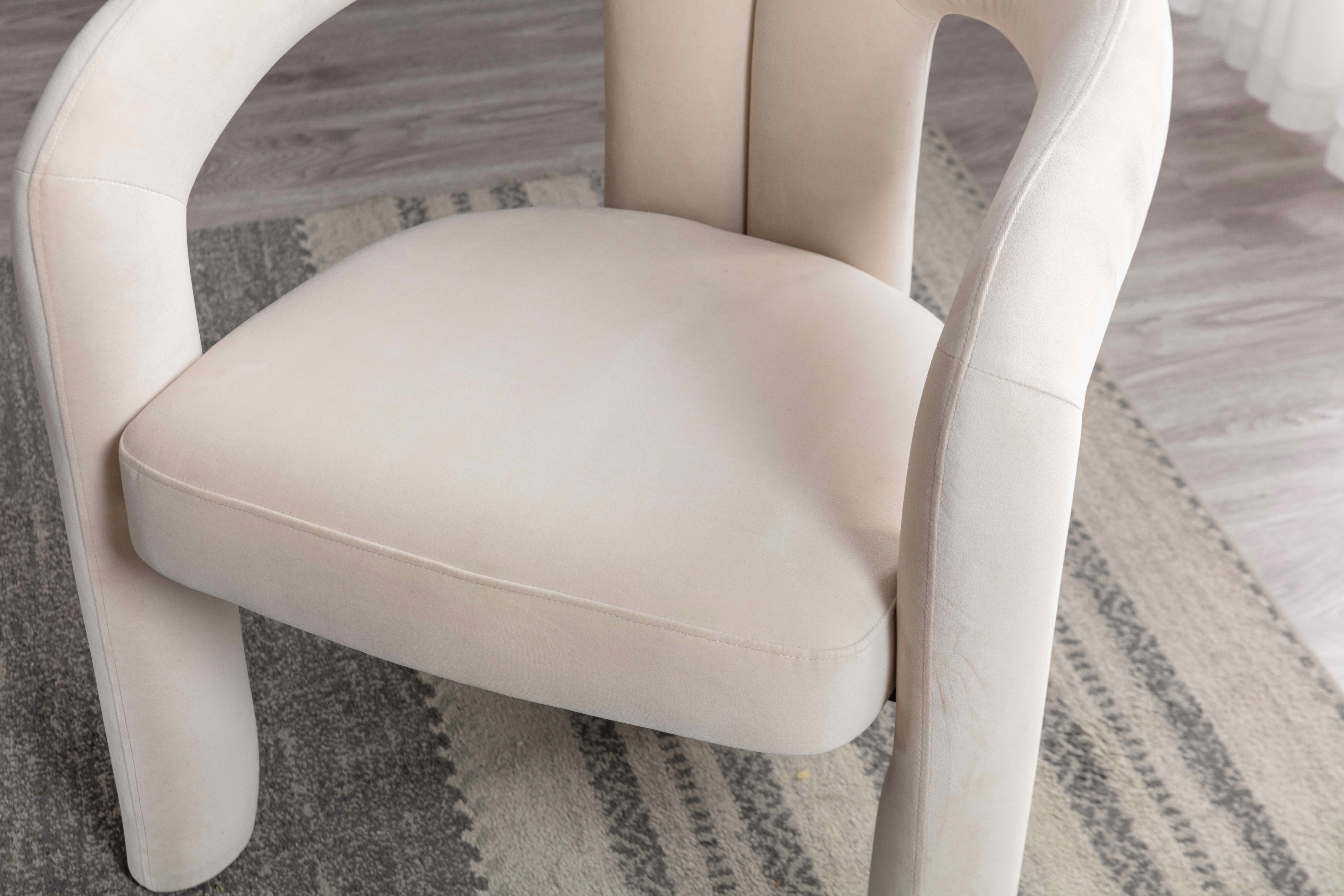 MAYEERTY Set of 2 Velvet Dining Chairs, Curved Back Side Chairs, Wood Legs, 250 lb Capacity, Beige
