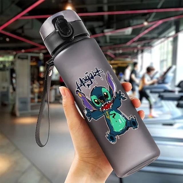 Botella de agua de Stitch de Anime de Disney para niños, vaso de agua de plástico portátil para adultos, taza de agua deportiva de alta capacidad, regalo, 560ML