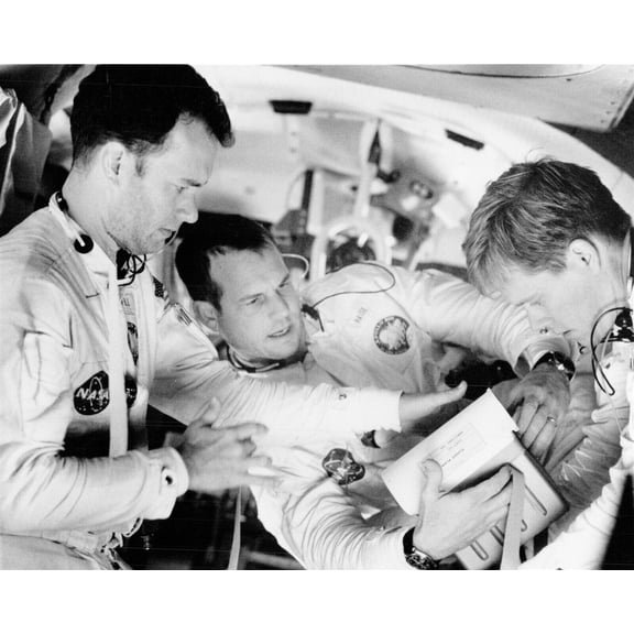 Apollo 13 1995 Tom Hanks Bill Paxton Kevin Bacon in lunar module 16x20 poster