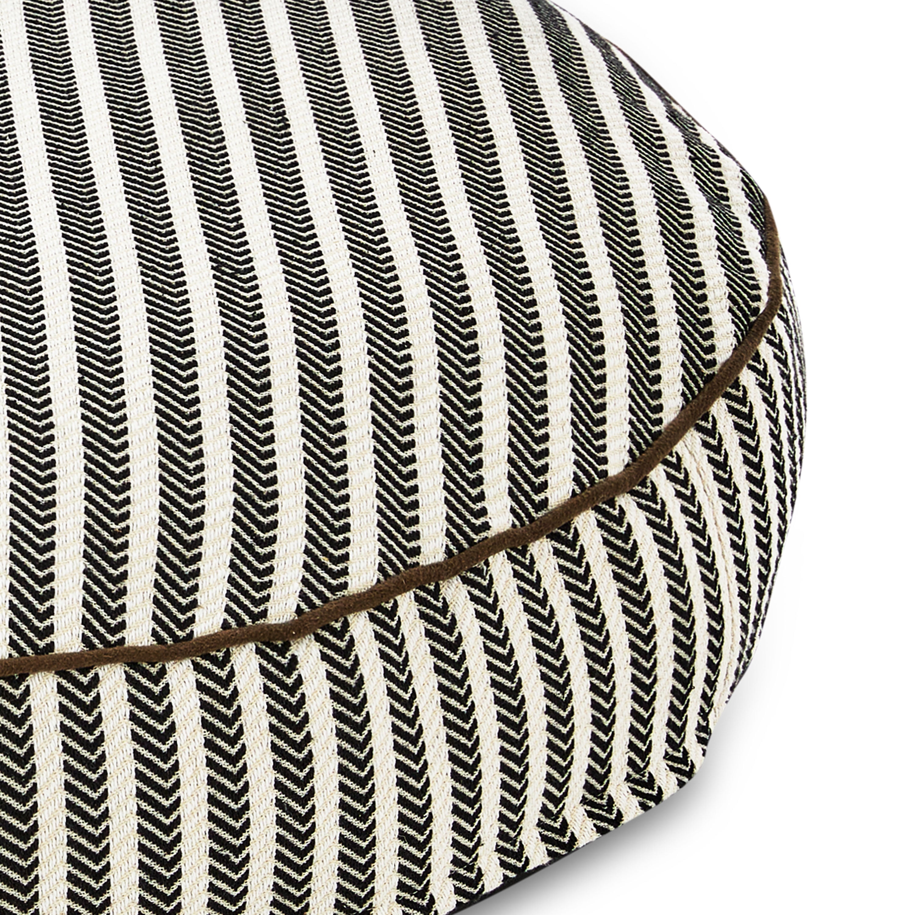Vibrant Life Medium Round Striped Dog Bed, Black and White, 30" x 30"