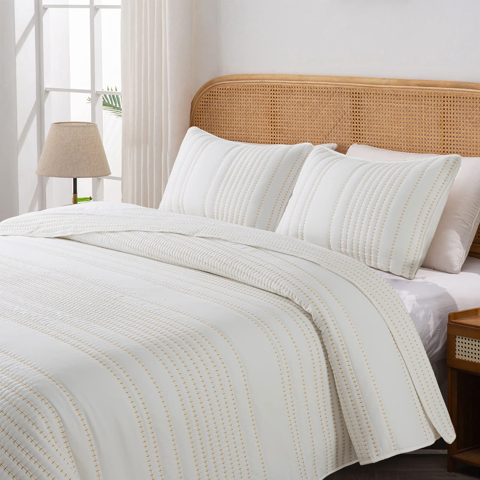 Greagle 3-Piece Queen Size Quilt Set, Lightweight Summer Wabisabi Modern Beige Strip Cross, White