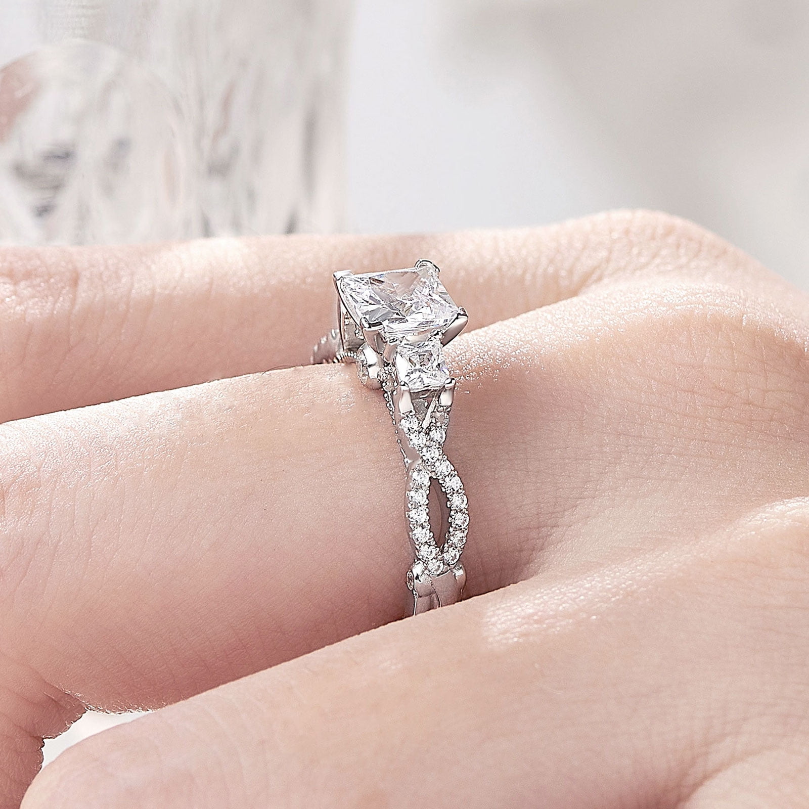 SHELOVES Engagement Rings for Women Vintage Three Stone Princess Cut Cubic Zirconia Promise Wedding Rings 925 Sterling Silver Size 7
