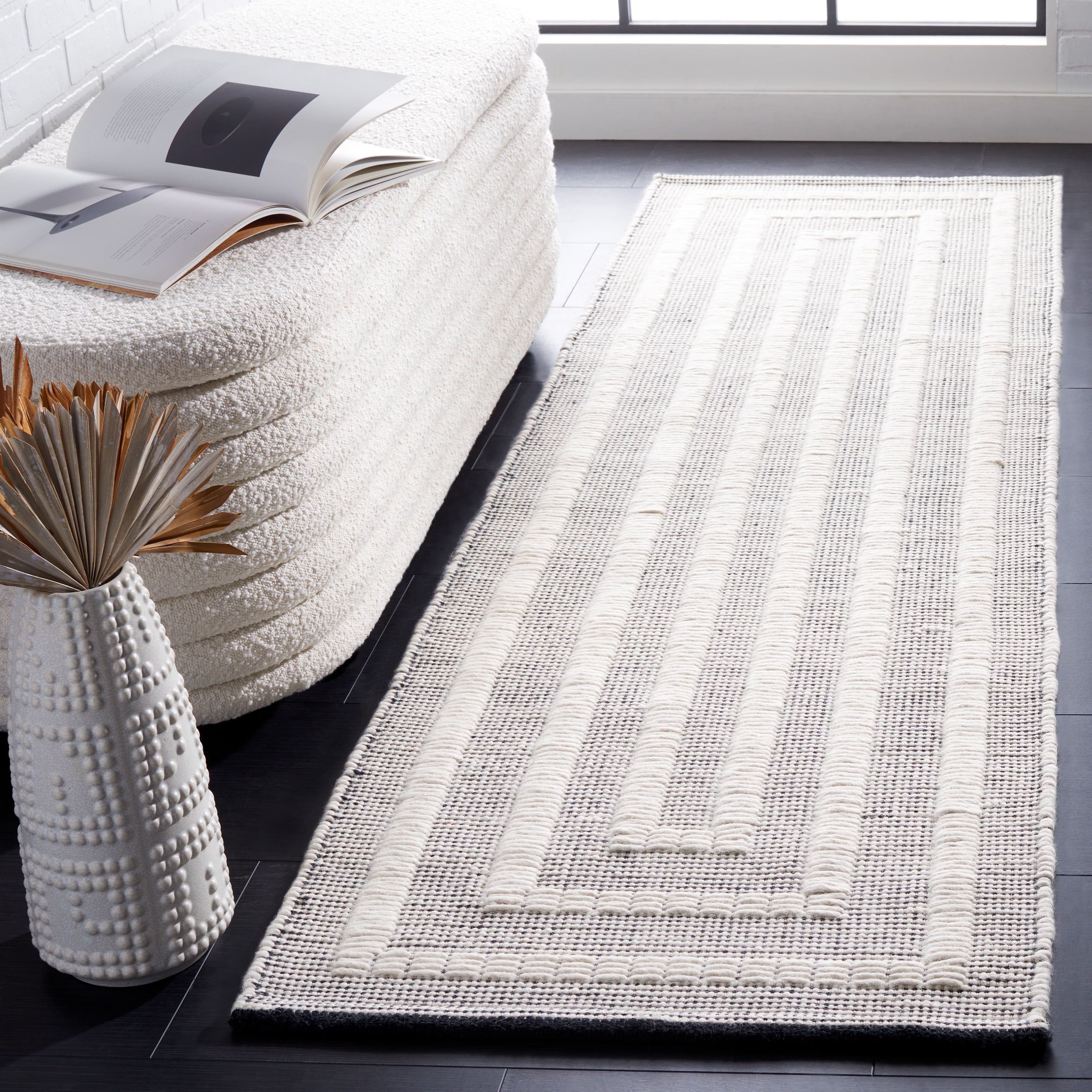 SAFAVIEH Natura Allen Bordered Runner Rug, Black/Ivory, 2'3" x 8'