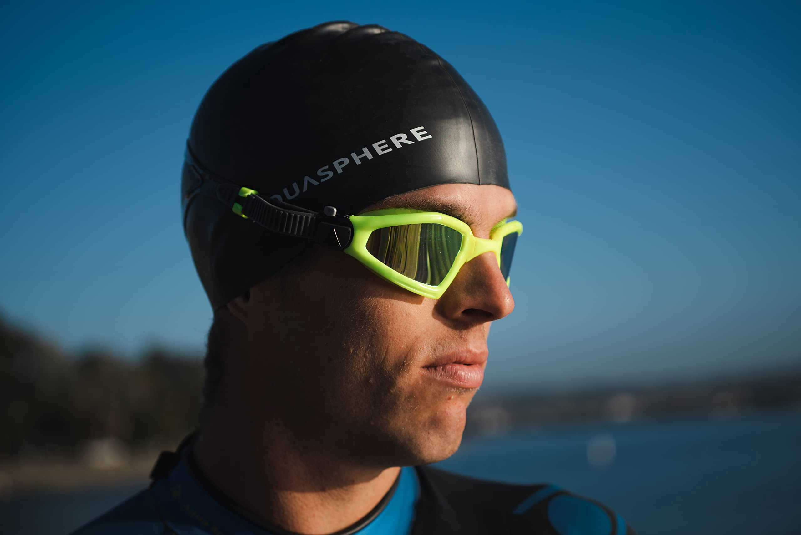 AquaSphere KAYENNE PRO Schwimmbrille – Curved Lens, 180° Sicht, Verstellbarer Nasensteg, Auslaufsicher