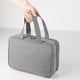 thumbnail image 4 of Estuche de maquillaje Macarena gris, 4 of 8