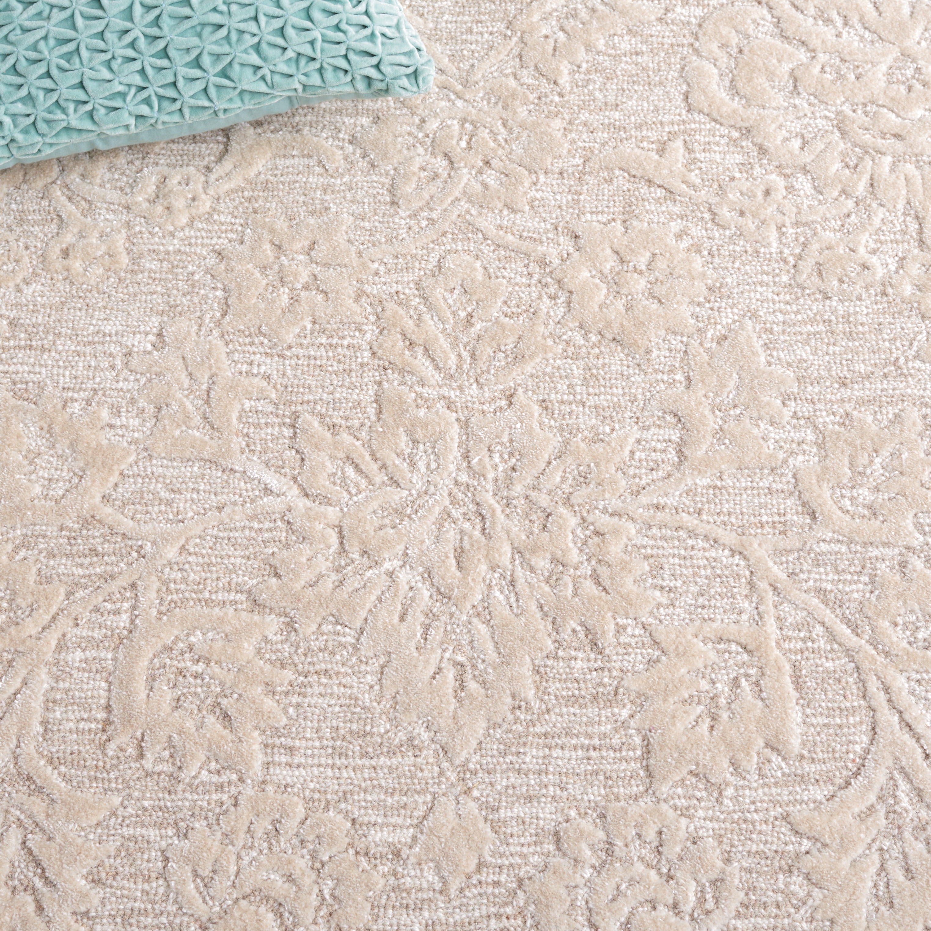 SAFAVIEH Glamour Zowie Floral Area Rug, Beige/Ivory, 6' x 6' Square