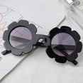 thumbnail image 2 of Gafas de sol polarizadas flexibles con diseño de flores para niños, gafas a prueba de sol. Negro, 2 of 6