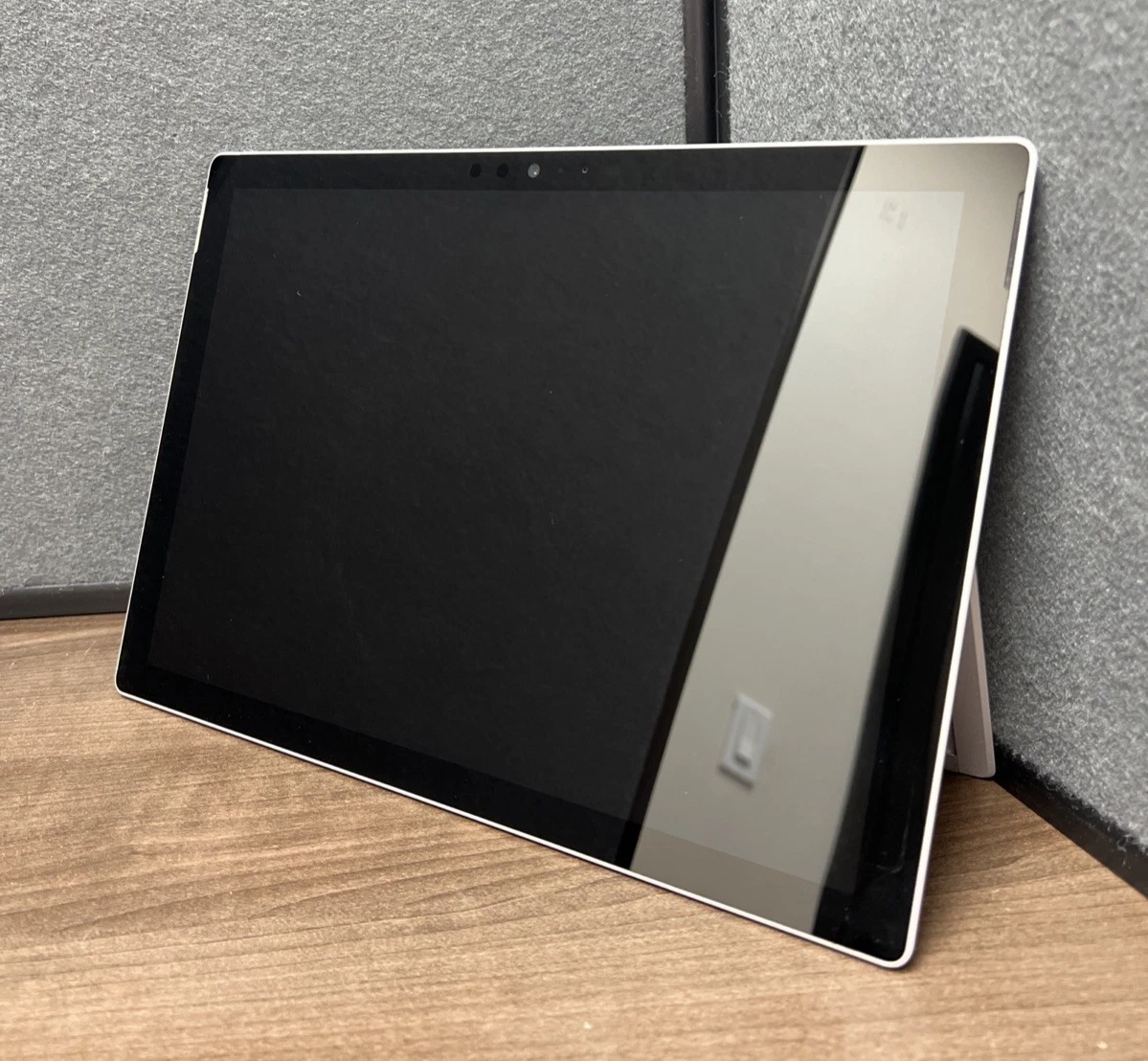 Microsoft Surface Pro 5 12.3 inch Tablet - Intel Core i5-7300U 2.60GHz, 4GB RAM, 128GB SSD, Win11