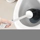 thumbnail image 4 of Escobilla de baño eléctrica con soporte, material ABS blanco, 4 of 6