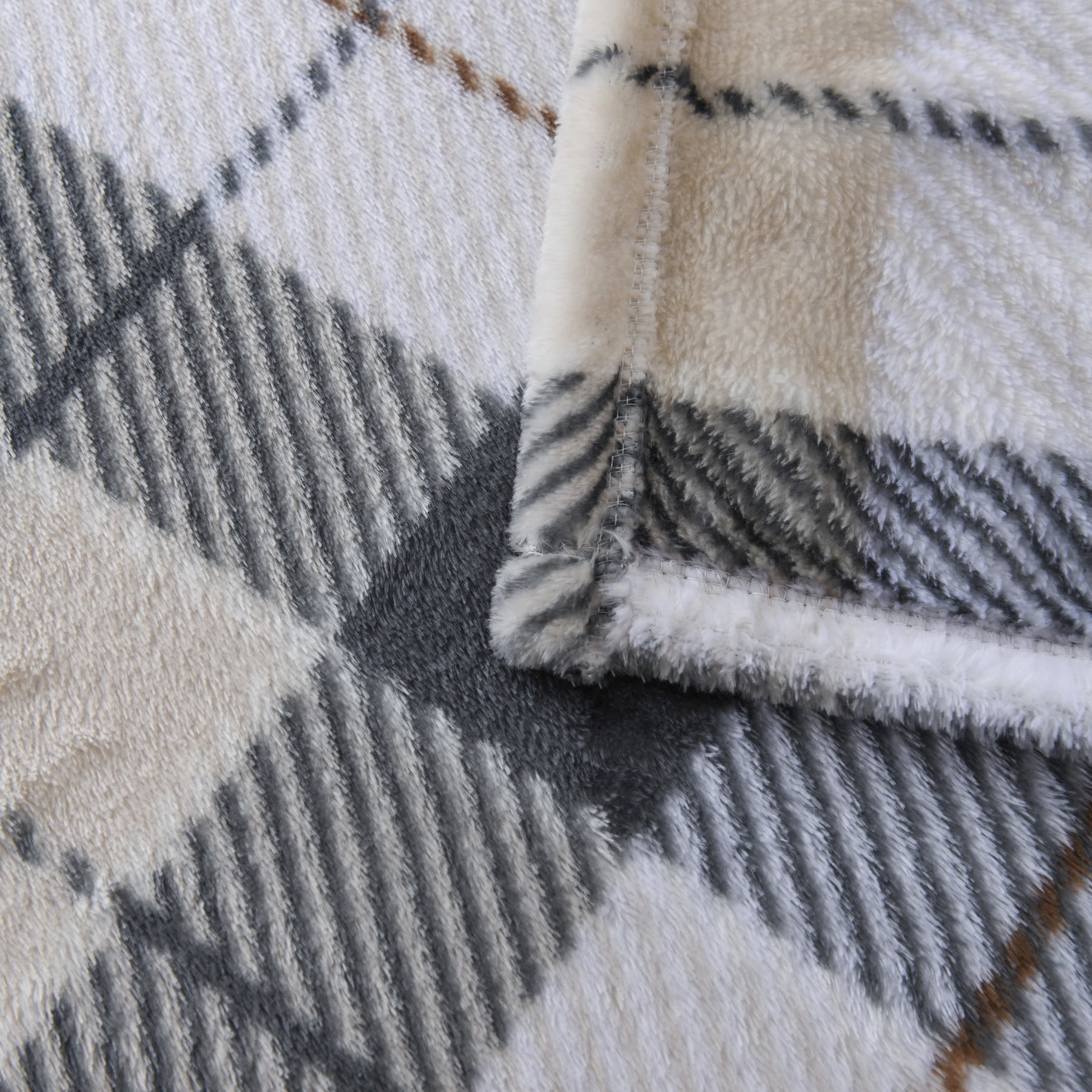 Mainstays Super Soft Plush Blanket, Brown Plaid, Twin, Adult/Teen