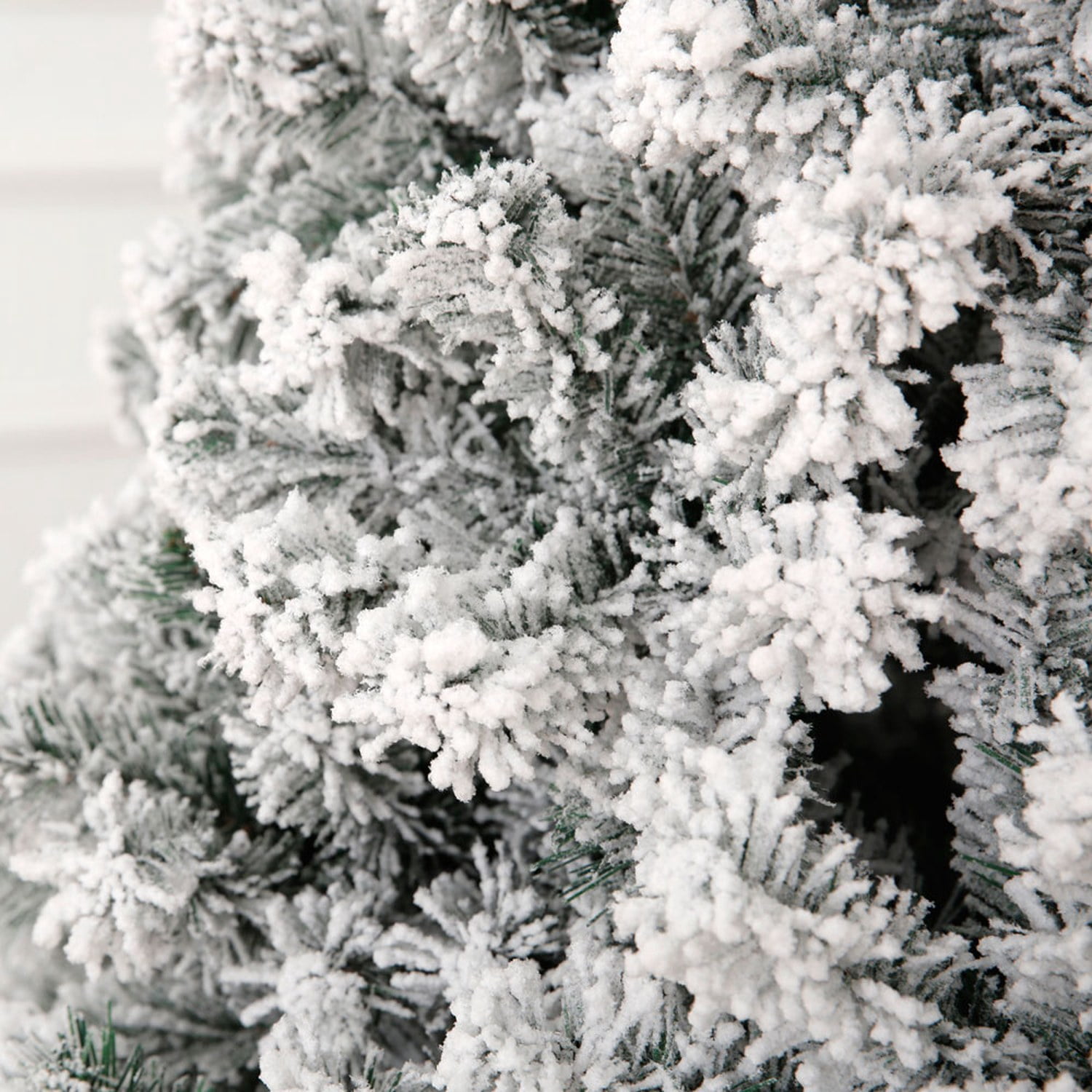 Astoutdoor 7 ft Pre-Lit Snow Flocked Christmas Tree with 1000 Branch Tips and 400 LED Lights, Snowy Green