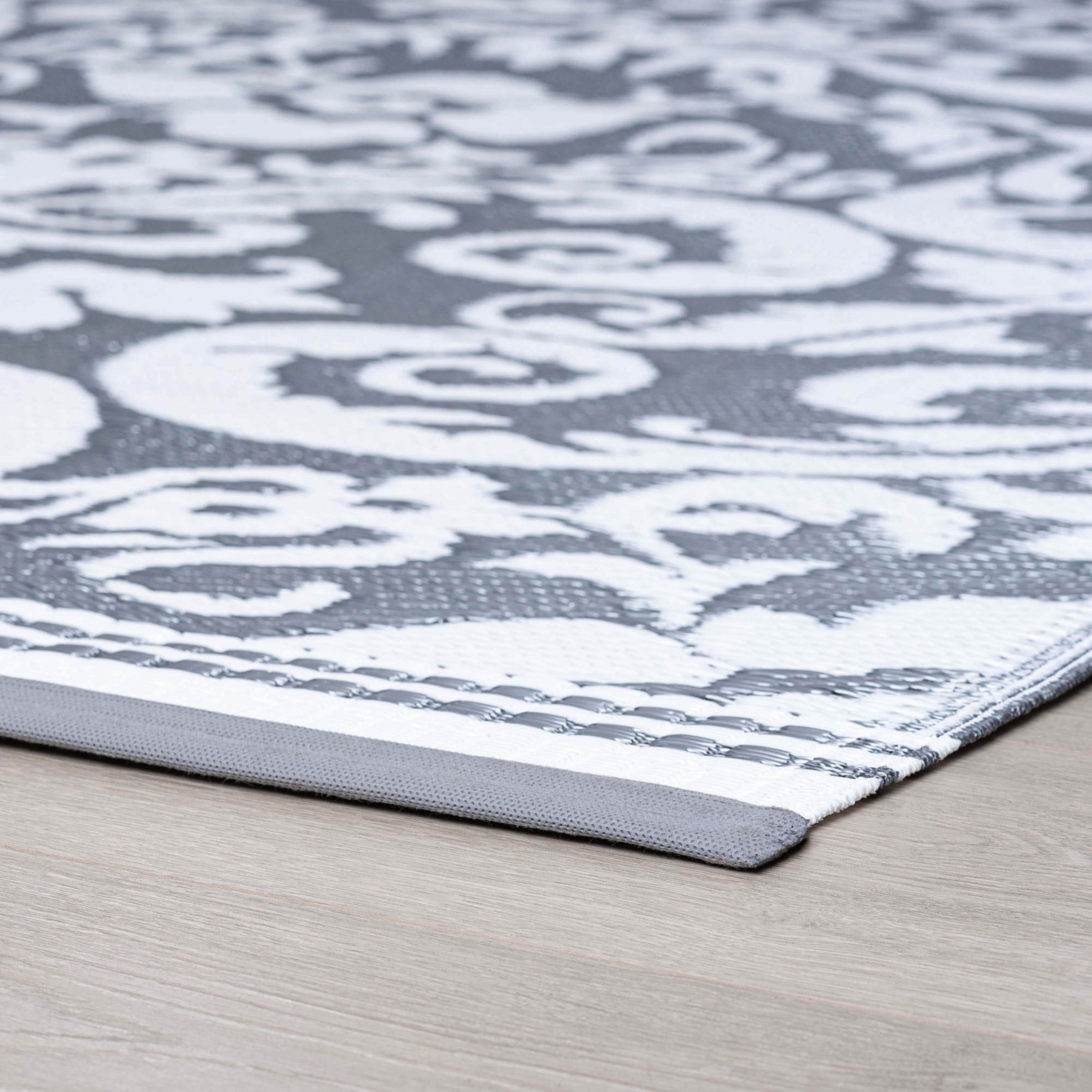8x10 Reversible Gray and White Polypropylene Outdoor Scroll Area Rug