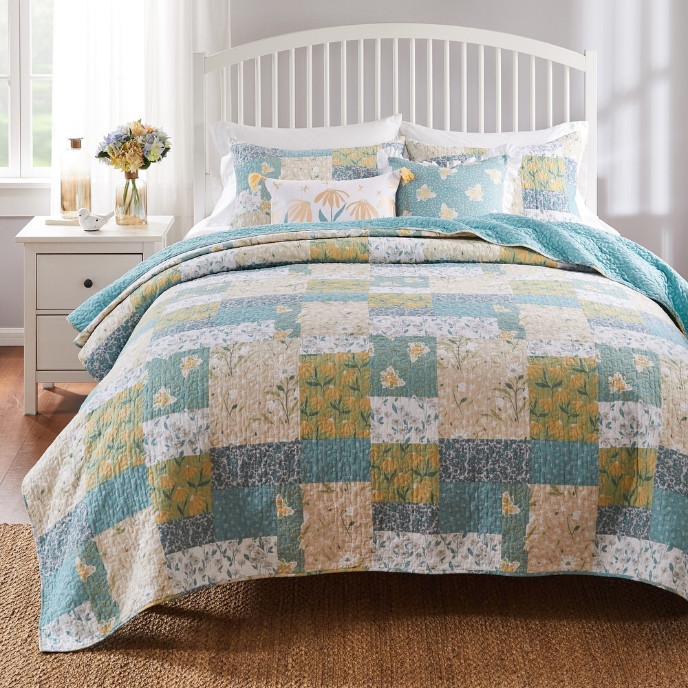 Greenland Home Evangeline Cotton-Rich Modern Floral Quilt Set, 3-Piece King/Cal King