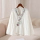 thumbnail image 5 of Tops de Manga Corta de las Mujeres Bordado Casual Cuello en V Botón de Color Sólido para Primavera Verano, Mezcla de Poliéster Estilo de Lino para el Uso Diario, 5 of 7