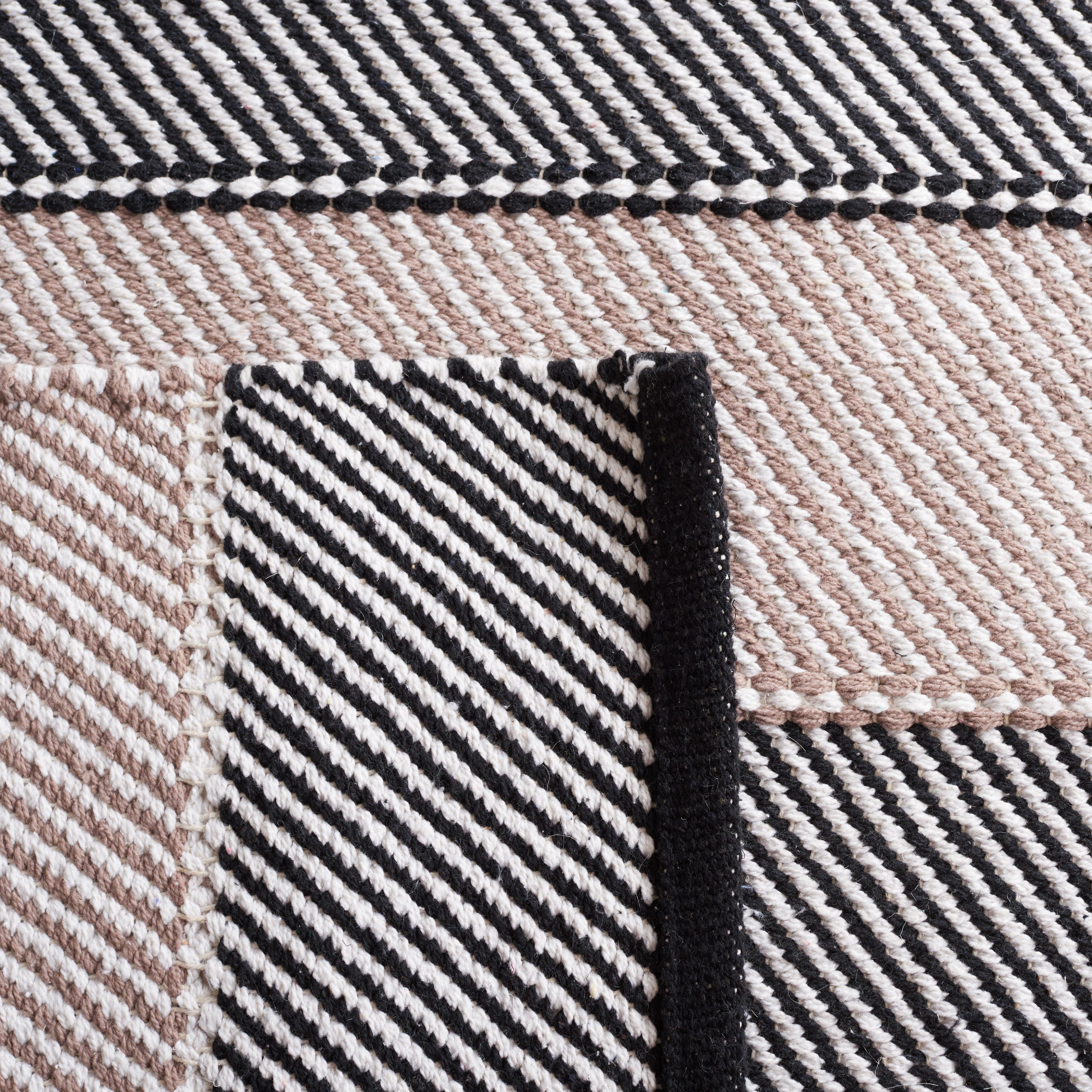 SAFAVIEH Striped Kilim Yadira Striped Cotton Area Rug, Ivory/Black, 4' x 6'