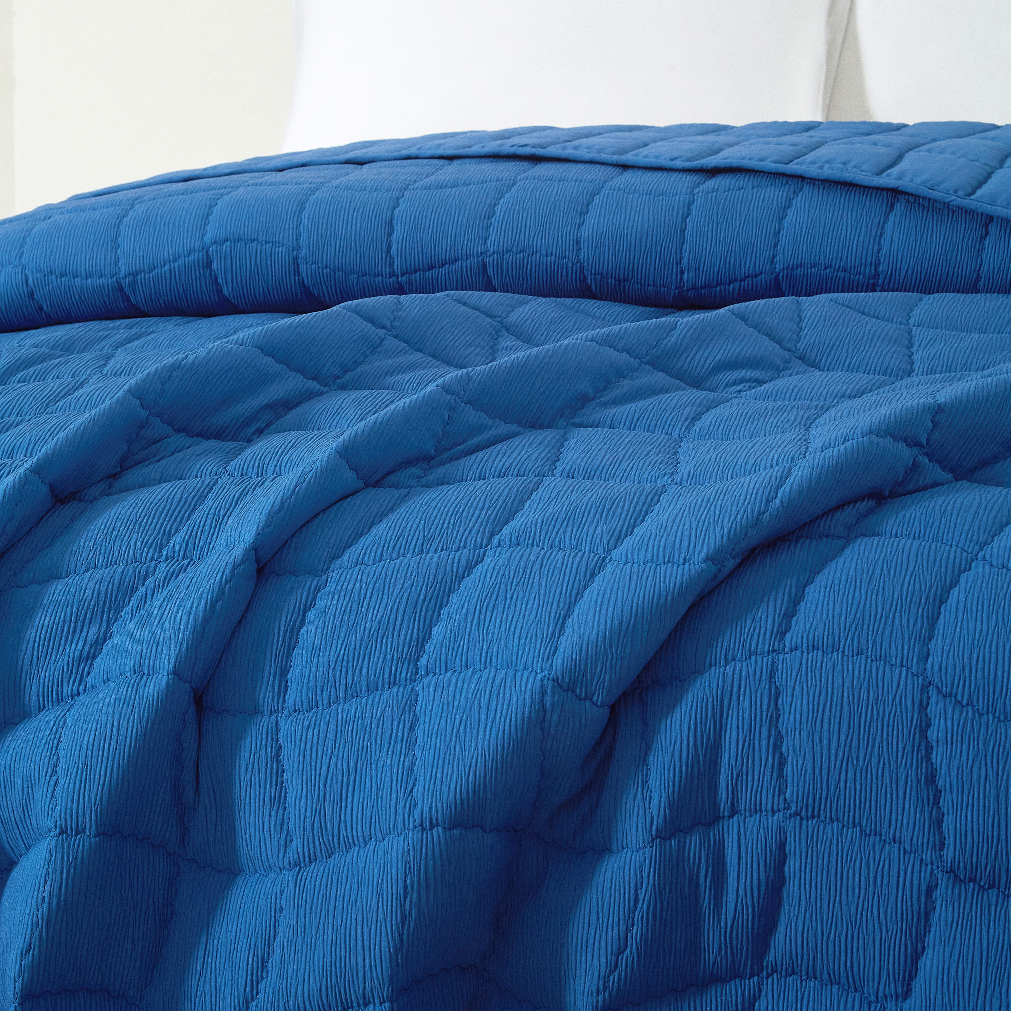 Mainstays by Becky G. & Alejandra Royal Blue Cloud Quilt, Full/Queen