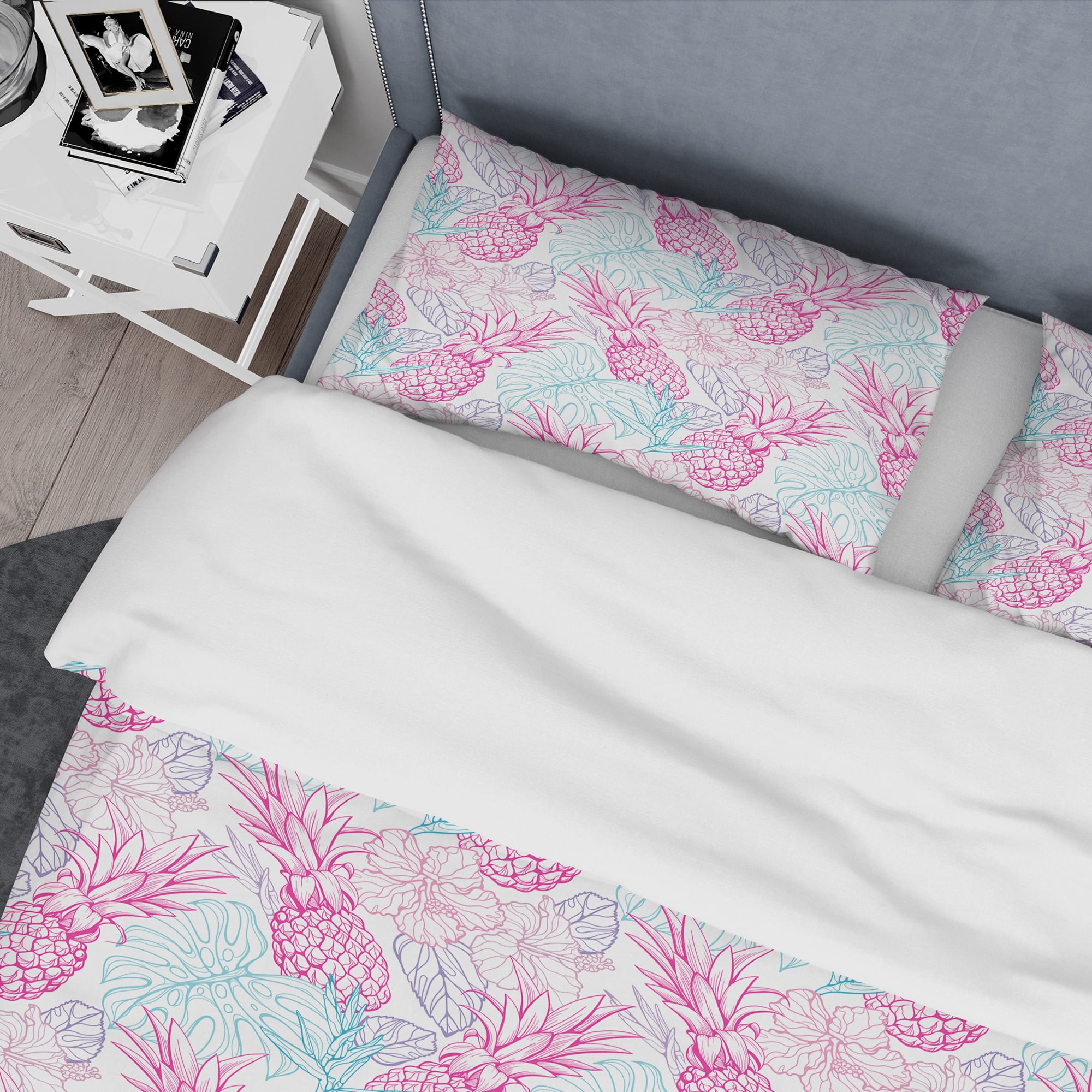 Designart 'Colorful Pattern with Tropical Flowers & Pineapples' Modern & Contemporary Duvet Cover Set