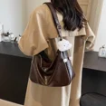 thumbnail image 5 of Nueva oferta de bolsos de hombro de moda para mujer, bolso de mano retro moderno, bolso de cubo para mujer, bolso cruzado de piel sintética de gran capacidad para mujer, 5 of 5