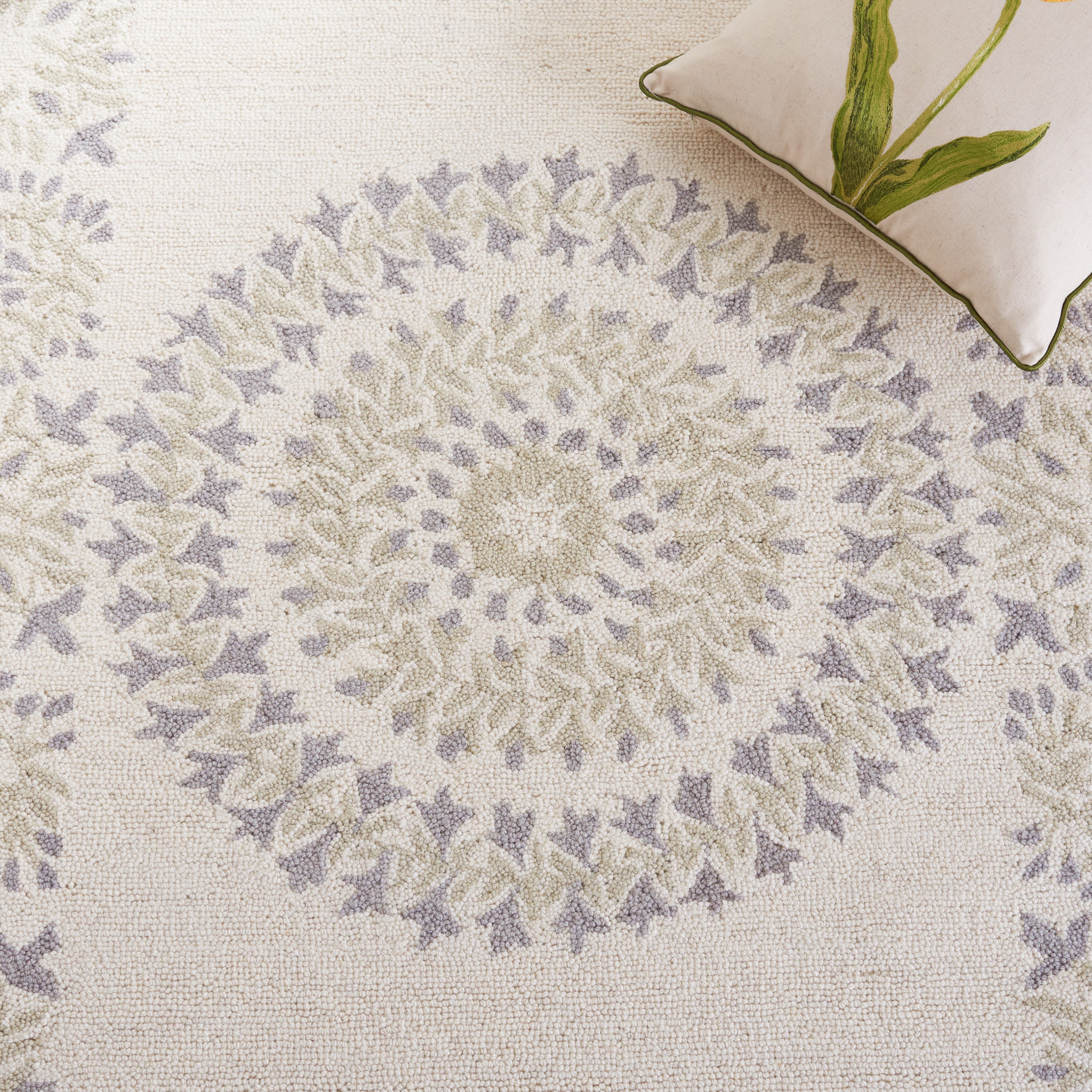 Safavieh Empire Janetta Medallion Area Rug, Ivory/Beige, 3' x 5'