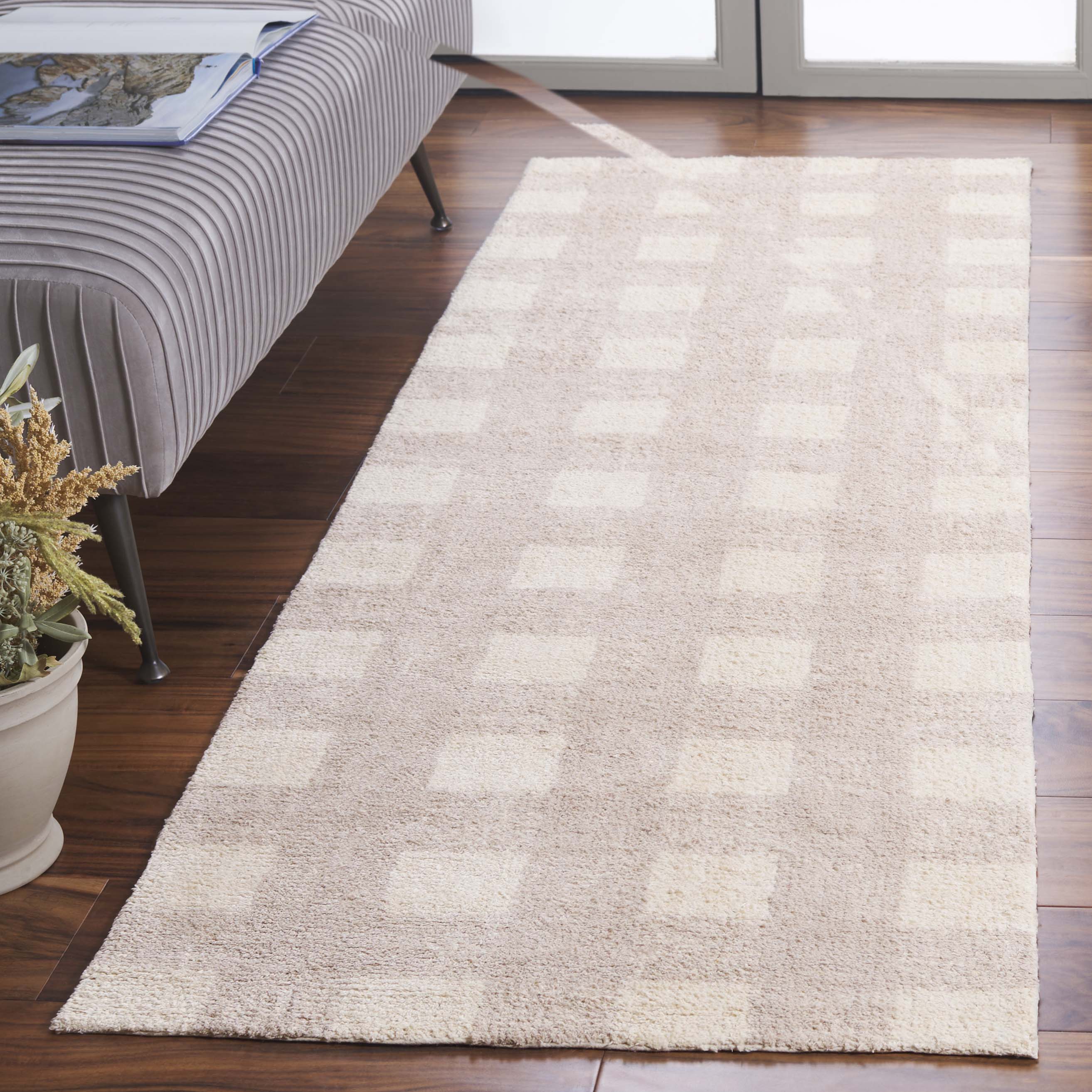 SAFAVIEH Easy Care Maggie Plaid Runner Rug, Ivory/Beige, 2'3" x 8'