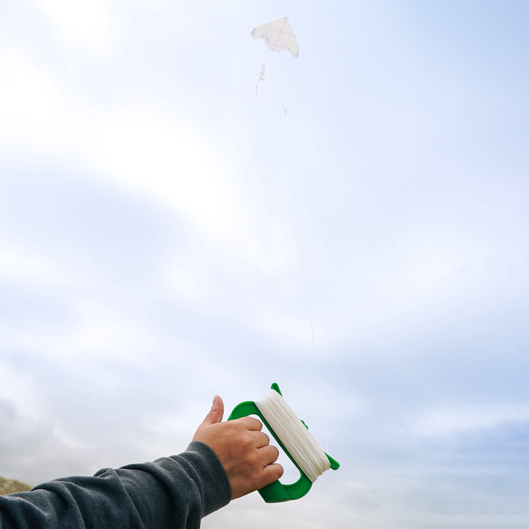 In the Breeze 3452 — 50 LB x 300' Braided Kite Line on Green Handle - 12 PC - Kite Line Multi-Pack Great for Events, Classrooms